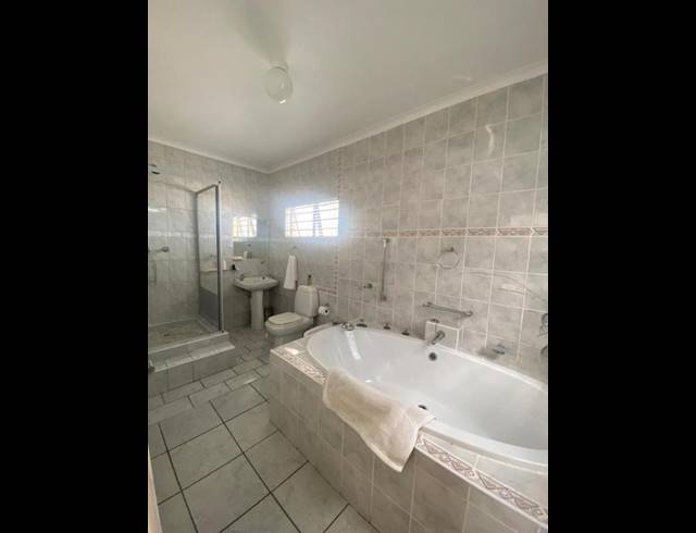 BUSINESS FOR SALE IN COUNTRY CLUB